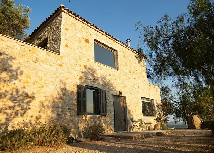 Oikia Aetolithi Villa *